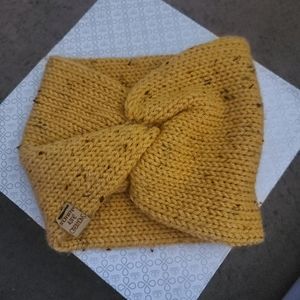 Knitted earwarmer